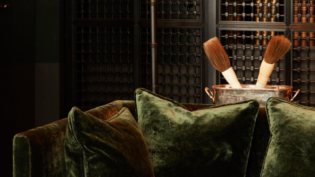 Monsieur George Hotel & Spa - Champs-Elysees Paris Eksteriør bilde A wine cellar